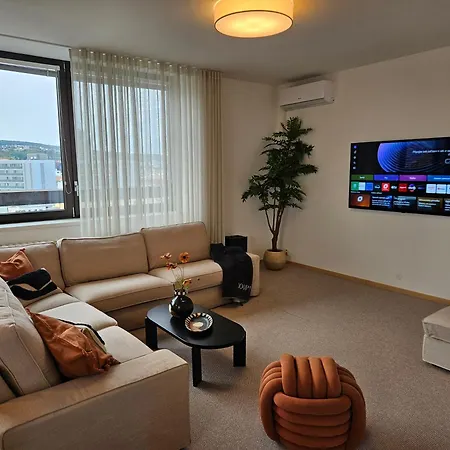 Διαμέρισμα Panorama View Design Apts In Old Town - Free Parking Μπρατισλάβα