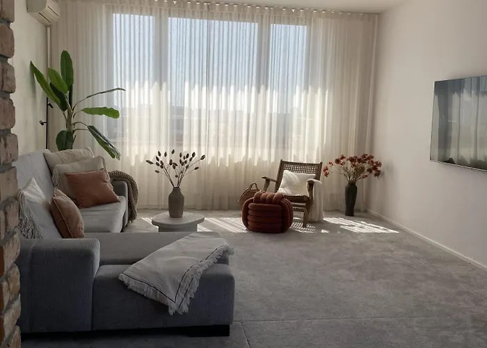 Panorama View Design Apts In Old Town - Free Parking *